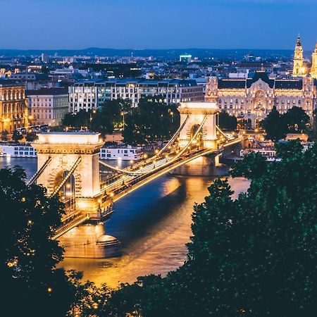 Central Point Budapeste Exterior foto