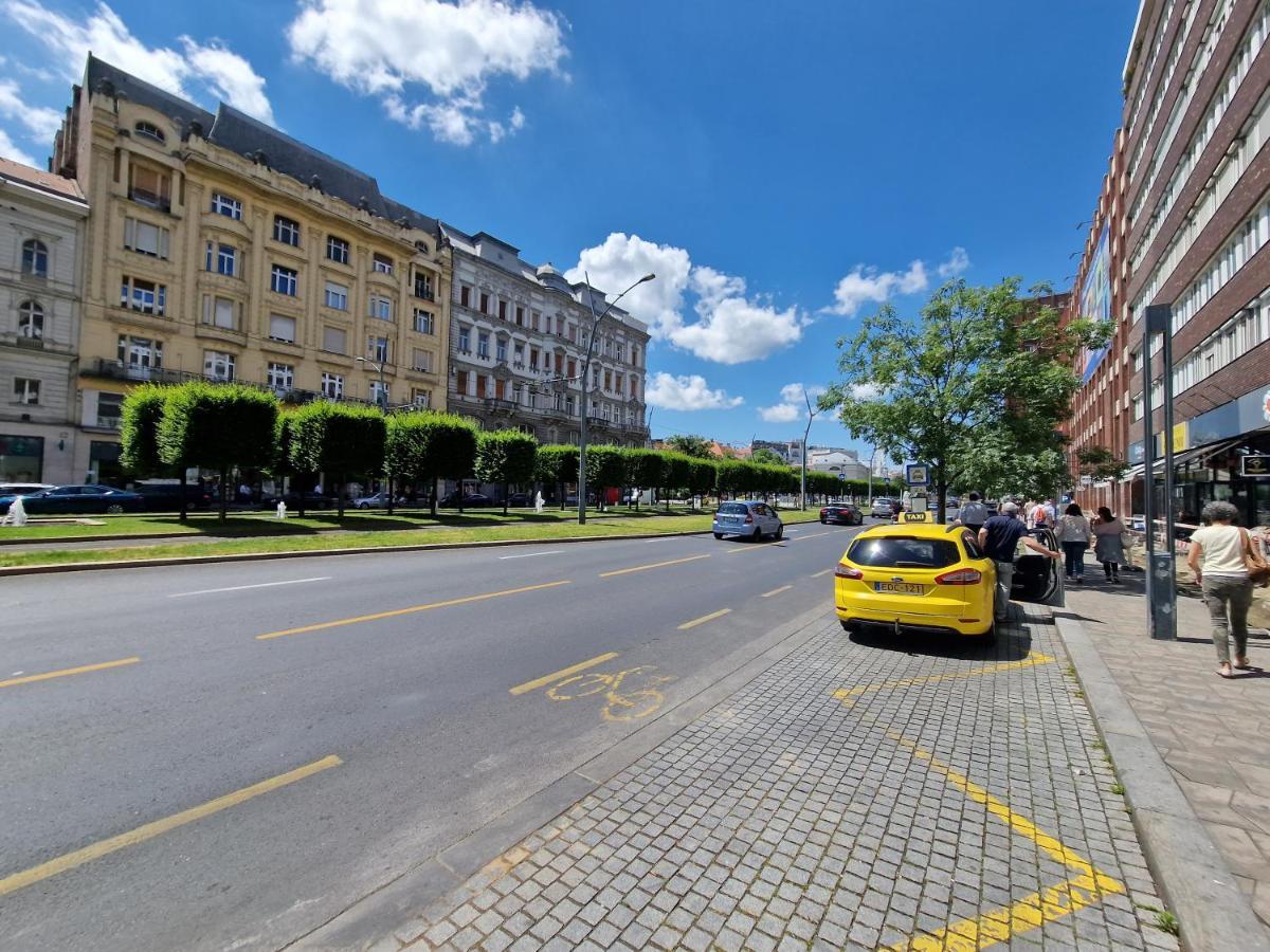 Central Point Budapeste Exterior foto