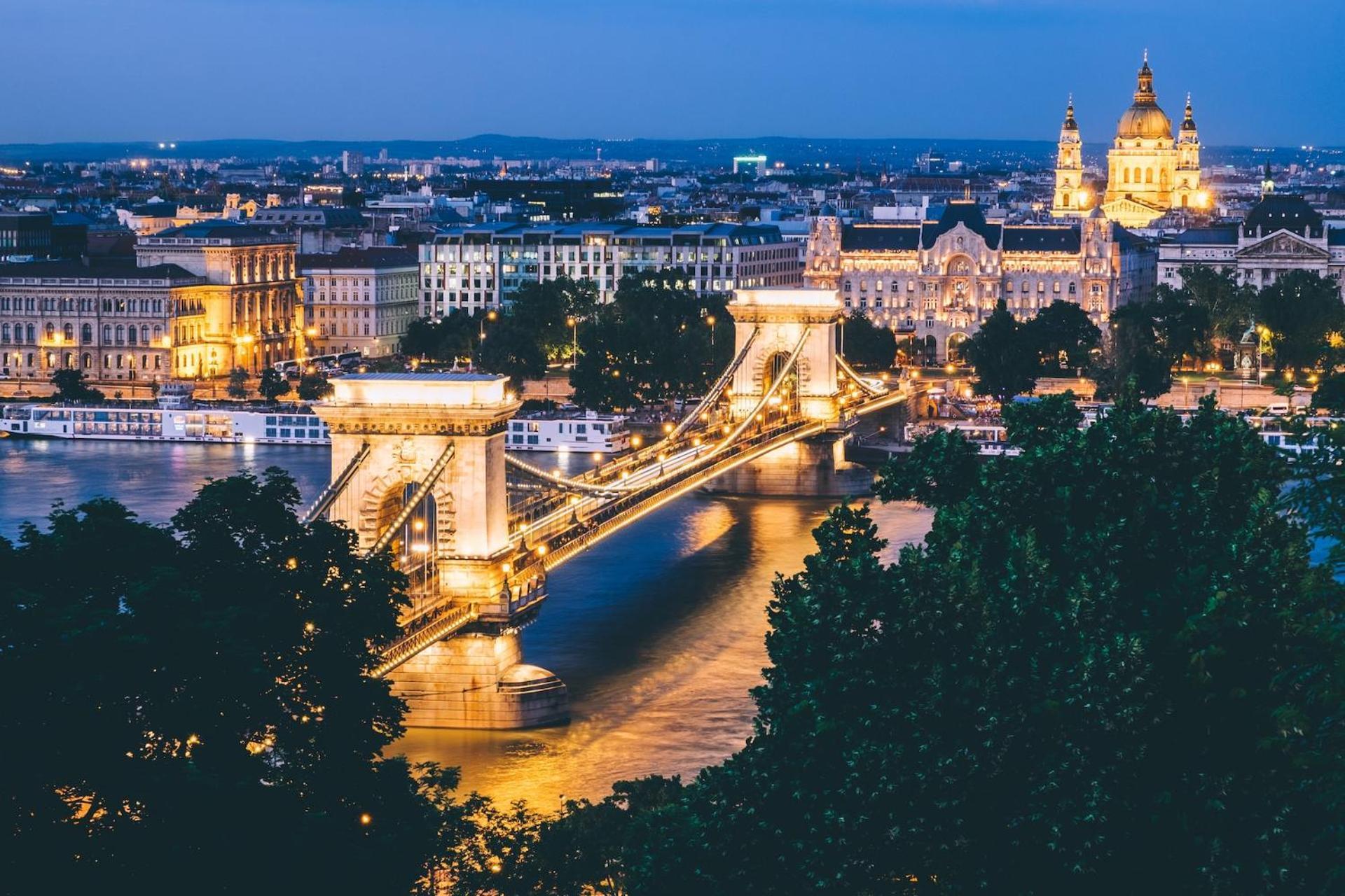 Central Point Budapeste Exterior foto
